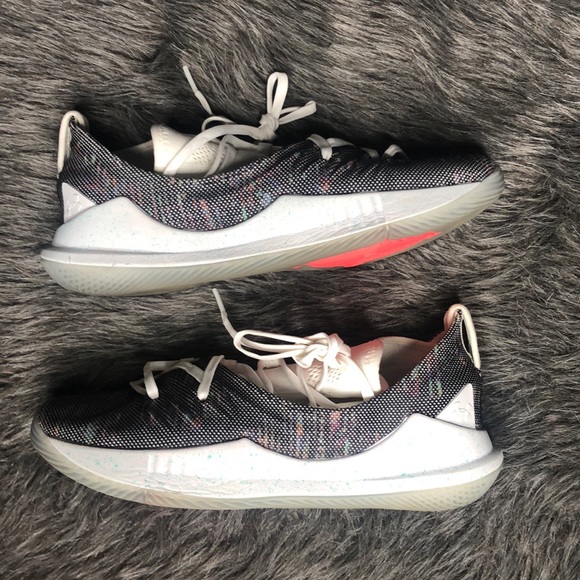 Curry 5s youth size 7 - Picture 3 of 5